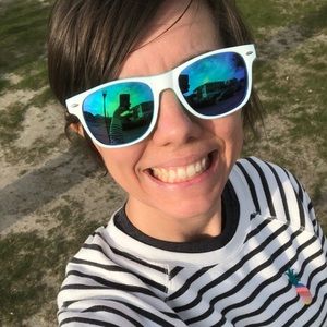 Meet your Posher, Joy